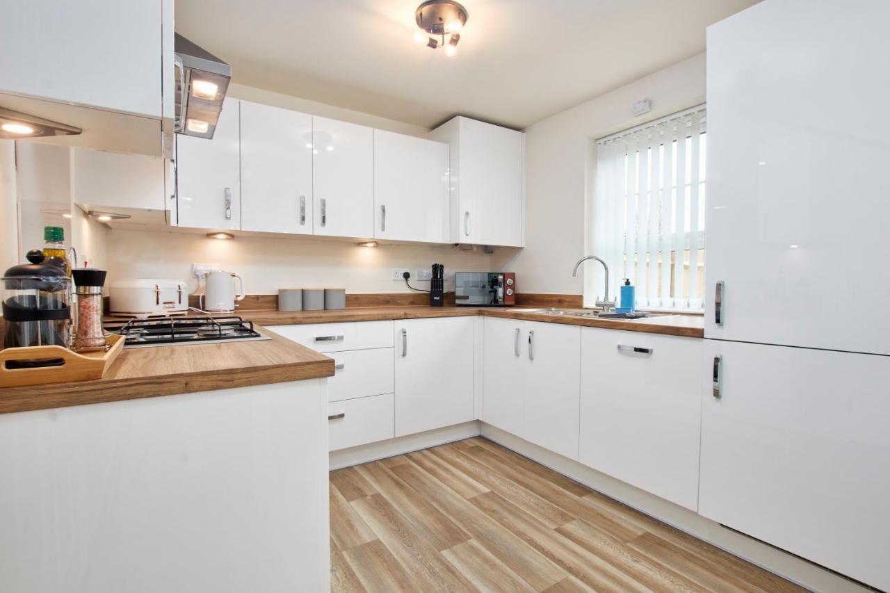 Villa Superb 3Br House In Coventry Sleeps 9 W/Parking Exterior foto