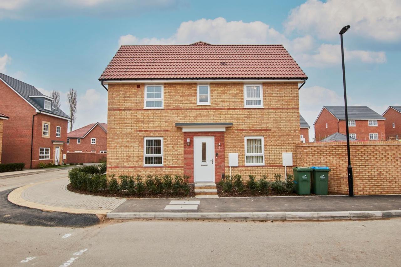 Villa Superb 3Br House In Coventry Sleeps 9 W/Parking Exterior foto