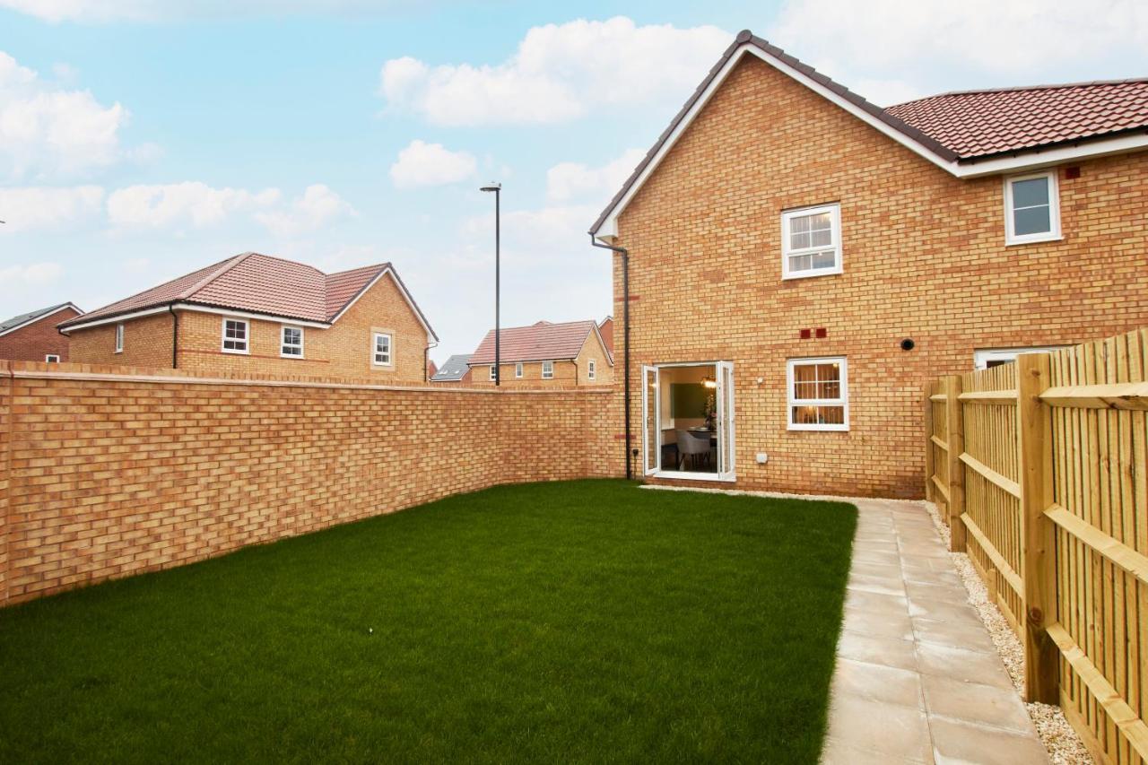 Villa Superb 3Br House In Coventry Sleeps 9 W/Parking Exterior foto